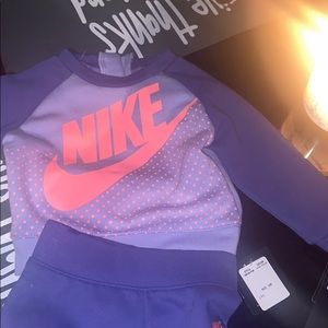 Babygirl brand new Nike sweatsuit. Very warm.